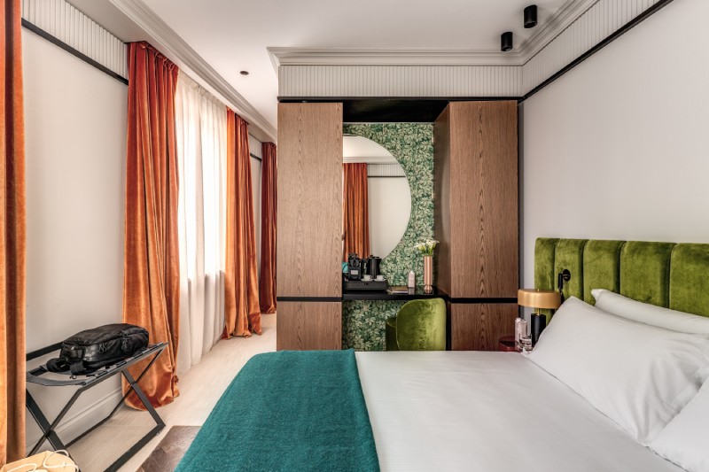 Double bed in a deluxe boutique hotel room in the center of Rome, elegant style and relaxing atmosphere – Hotel Santa Maria Maggiore, BZAR hotels in Rome