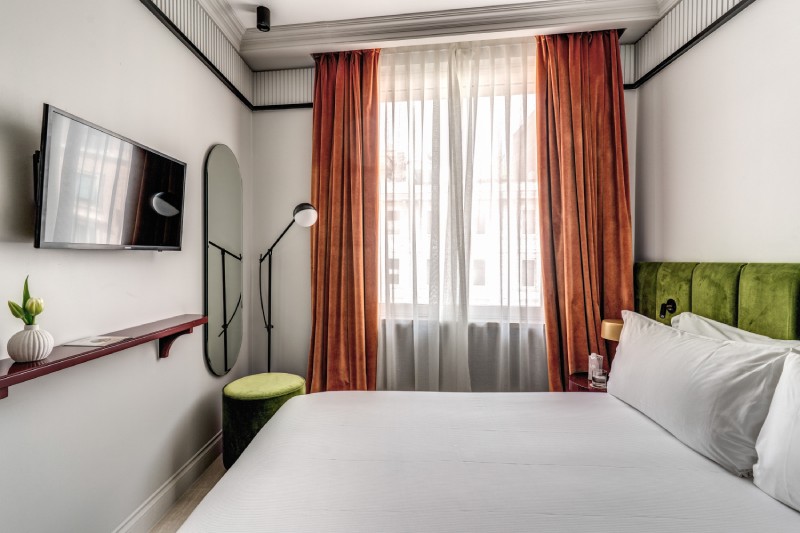 Economy room in a boutique hotel in the center of Rome with double bed, modern furnishings and natural light – Hotel Santa Maria Maggiore, BZAR hotels in Rome